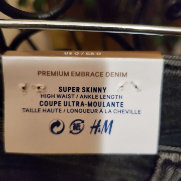 H&M Embrace High Ankle Black Skinny Jeans - Picture 3 of 11